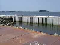 �q����C��